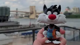 4K SYLVESTER VISITS NEW YORK CITY! BROOKLYN BRIDGE! SPACE JAM 2 A NEW LEGACY FUNKO POP JULY 2021!