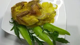 Запечённые перепёлки с картофелем в духовке.
