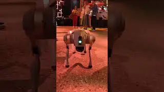 Робособака умеет прыгать и машет лапой 😍