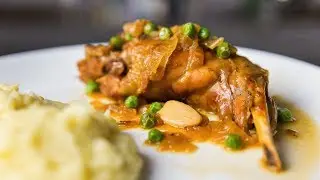 Braised rabbit with garlic and peas