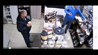 Продажа кофе человеку зашедшему за напитком.