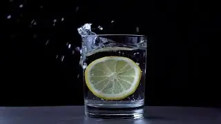Lemon in water slow motion