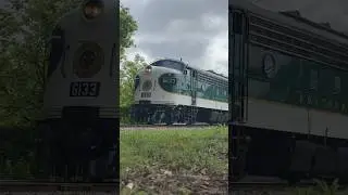 Southern 6133 Storms the Hill #diesellocomotive #railfanning