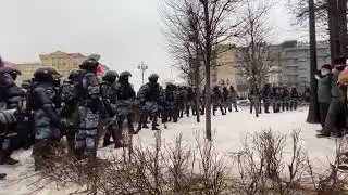 шок ОМОНА Москве начел  разгонять  людей дубинками