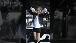 Девочка заставила всех танцевать 💃🎶🎶