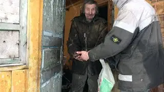 ОТДАЛИ ВЕСЬ ПОЙМАНЫЙ УЛОВ!БЕДНОМУ ЧЕЛОВЕКУ!