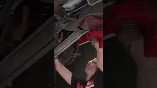 Removing the Rear Axle on a Ford Crown Victoria