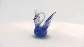 Лебедь из стекла для дизайна