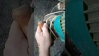 Ведро для шлифовки и покрытия бусин лаком.
