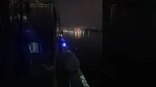 На теплоходе музыка играет !