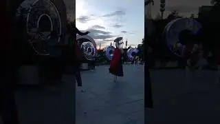 сладкий запах твой дорогой парфюм...🕺