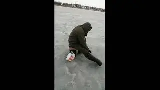 Зимняя рыбалка 02.01.2022г. в Донецкой обл. Мироновское водхр. Ловля плотвы.