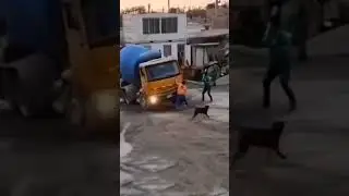 БЕТОНОМЕШАЛКА #shorts #работа #спецтехника #бетон #бетономешалка