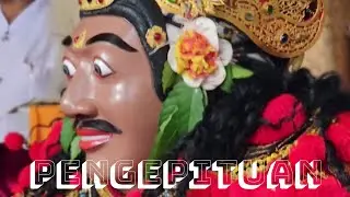 Bali ceremony in temple (pengipituan )