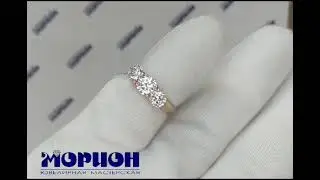 Кольцо с тремя крупными цирконами.