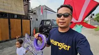 Dek Bhim nyoba nerbangin layangan cotek blolong