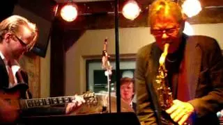 Joel Svensson Trio: Let´s face the music and dance.