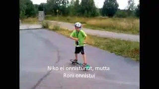 Ukki ja lastenlapset skeittaa