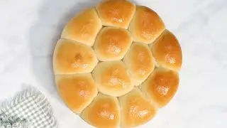 THE BREAD ROLLS THAT WENT VIRAL