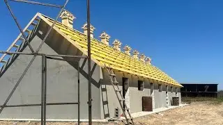 Сарай 5 на 20, заливка ангара під зерно, Жевжики підростають,Тюлені ріжемо потроху .