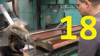 Giddings & Lewis No.25-RT. Wedge-shaped table. Second table.