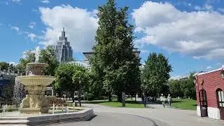 Москва. Фонтан и дореволюционный электрический фонарь. Сад Эрмитаж. Июль 2024 