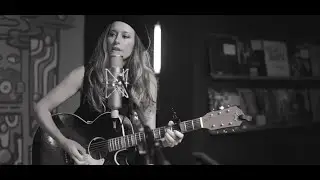 LERA LYNN // LIVE IN-STORE PERFORMANCE AT GRIMEY'S
