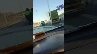 Пробка на Киевском шоссе около аэропорта Внуково. Горит наливник.