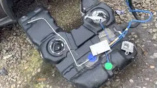 Porsche CAYENN 2014 3.6 Electronic Chassis Control Modules FUEL PUMP Location