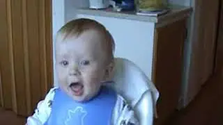 ПАПА РАССМЕШИЛ МАЛЫША