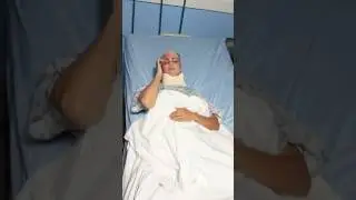 Vibing in the hospital 🤦‍♀️