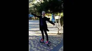 Танец на гироскутере, импровизация. :)