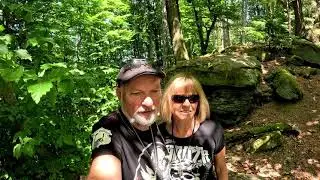 Wandern auf dem Hermersberger Hof (550m) mit Entdeckung von wunderschönen Felsformationen
