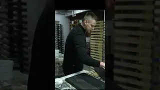 Красим брашированную поверхность #краскидоски #пиломатериалы #производство #доски #древесина