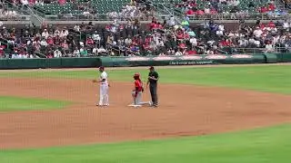Elly De La Cruz steals second 🏃🏾‍♂️💨🔥🔥🔥