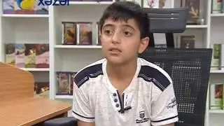 Bir dəqiqəyə 20 min söz oxuyur Vaqif. “Ginnesin Rekordlar Kitabı”na düşə bilər (Xəzər TV)