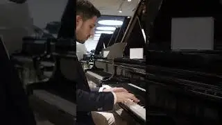 Playing New York New York... at @steinway New York! 🍎 #shorts
