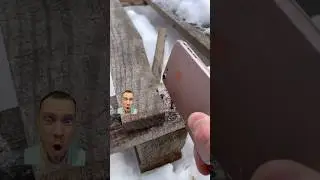 Забивает гвозди айфоном жены 🥲