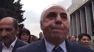 Milli Məslisin qarşısında şəhid ailələri aksiya keçiriblər.