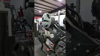 Man breaks his thigh LIFTING HEAVY😱😱😱
