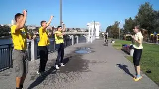 Ранкова зарядка на набережній 