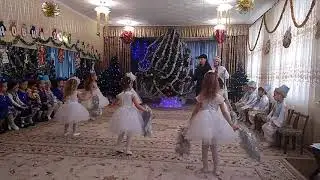 Танец Снежинок новый год 2020-2021 г. (средняя группа)