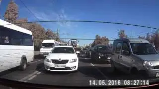 видеорегистратор Supra 690 (день солнечно)(стоит на заднем тонированном стекле)