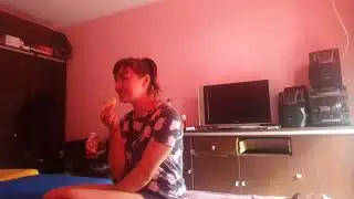 Проиграла в карты