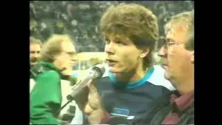 1989/1990 Andy Möller verspricht vor der Süd NICHT nach der Saison den BVB zu verlassen .....