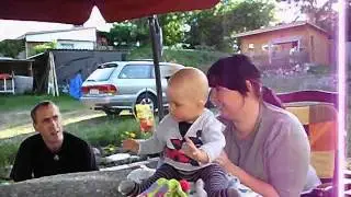 Erste Sitzversuche