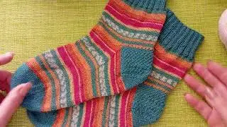 Четыре берета разного цвета. Клубочки в дар🧶🧶🧶