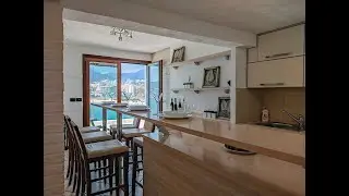 Penthouse in a house on the first line of the sea