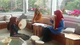 biksadsanat atölyesi öğrencileri derslerine çalışıyor.