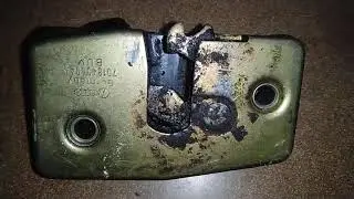 Замок правой сдвижной двери VW T4 701843604A центральный
